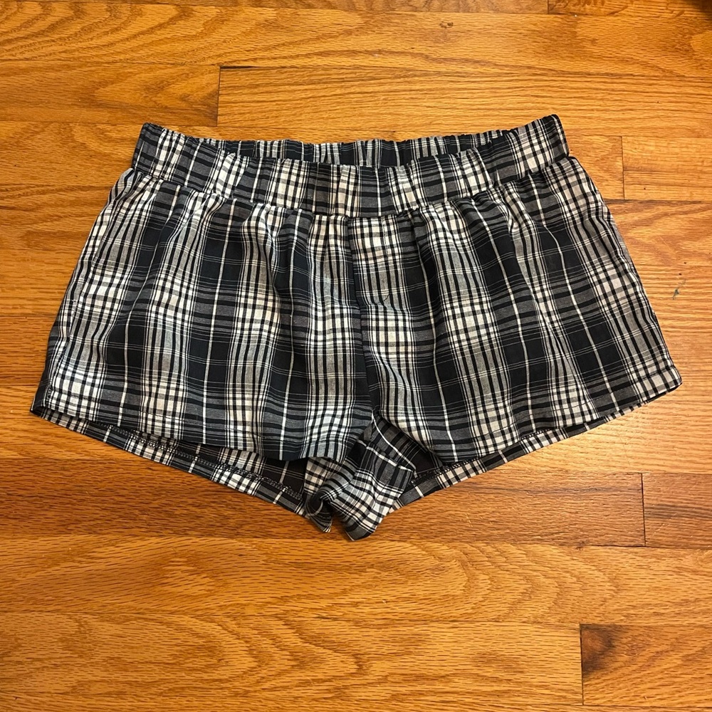 Edikted Black and White Shorts with Plaid Pattern